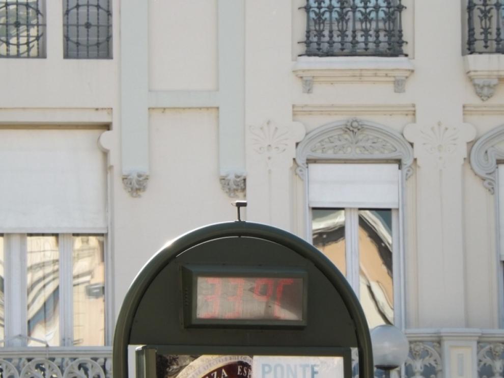 Los termómetros marcaron este lunes 33 grados en Huesca.