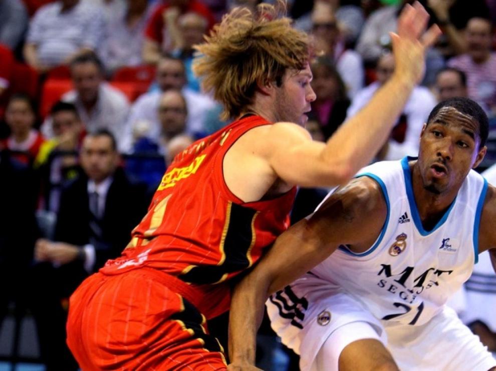 Partido entre el CAI Zaragoza y el Real Madrid