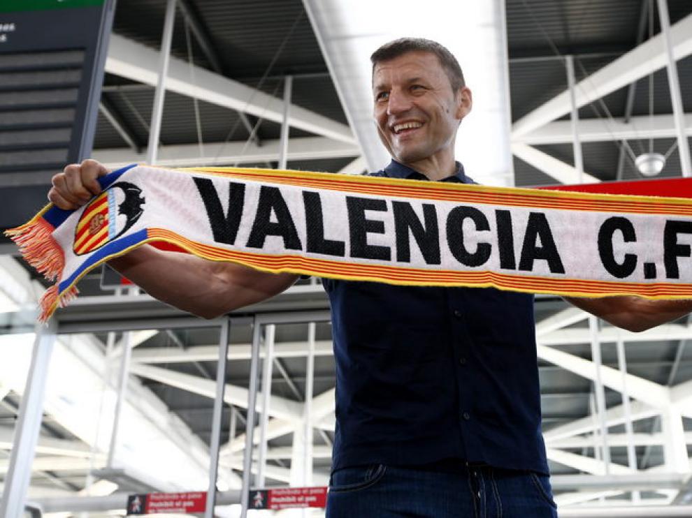 Djukic, con una bufanda del Valencia