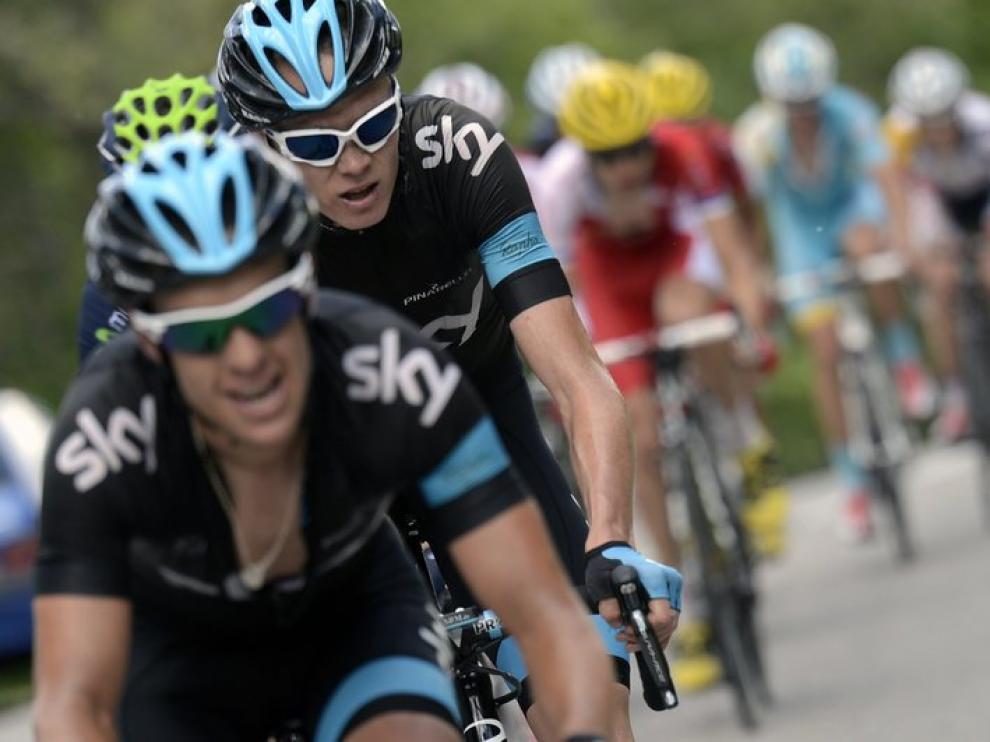 Froome, a rueda de su compañero Porte, en la etapa de la Dauphine