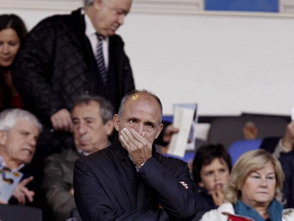 Fernando Molinos, al término del partido con el Atlético, en su última aparición en el palco de La Romareda