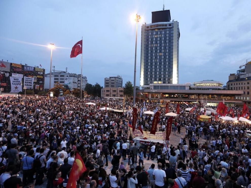 En Turquía los indignados se mantienen en la calle