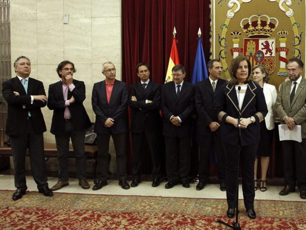 Báñez junto al comité de expertos propuesto por el Gobierno