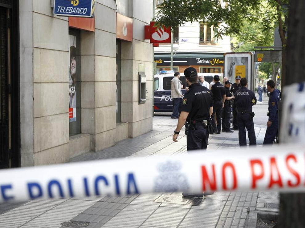 Agentes de Policía en el lugar del robo