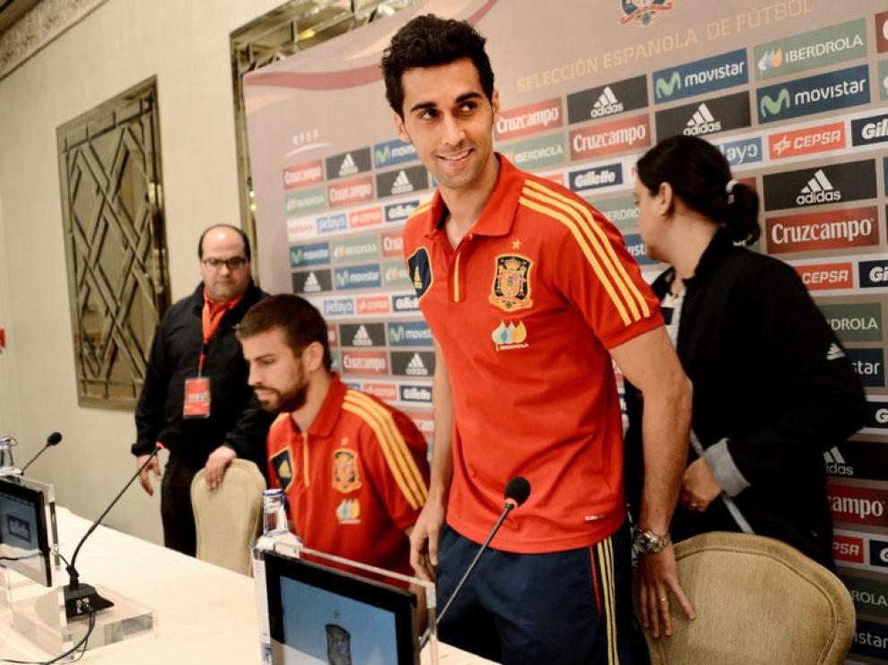 Arbeloa compareciendo ante los medios con la Selección