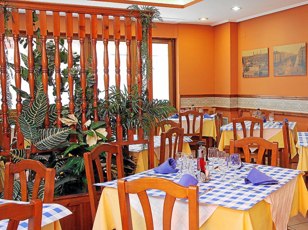 Comedor del restaurante Durán 5, en el barrio del Arrabal zaragozano