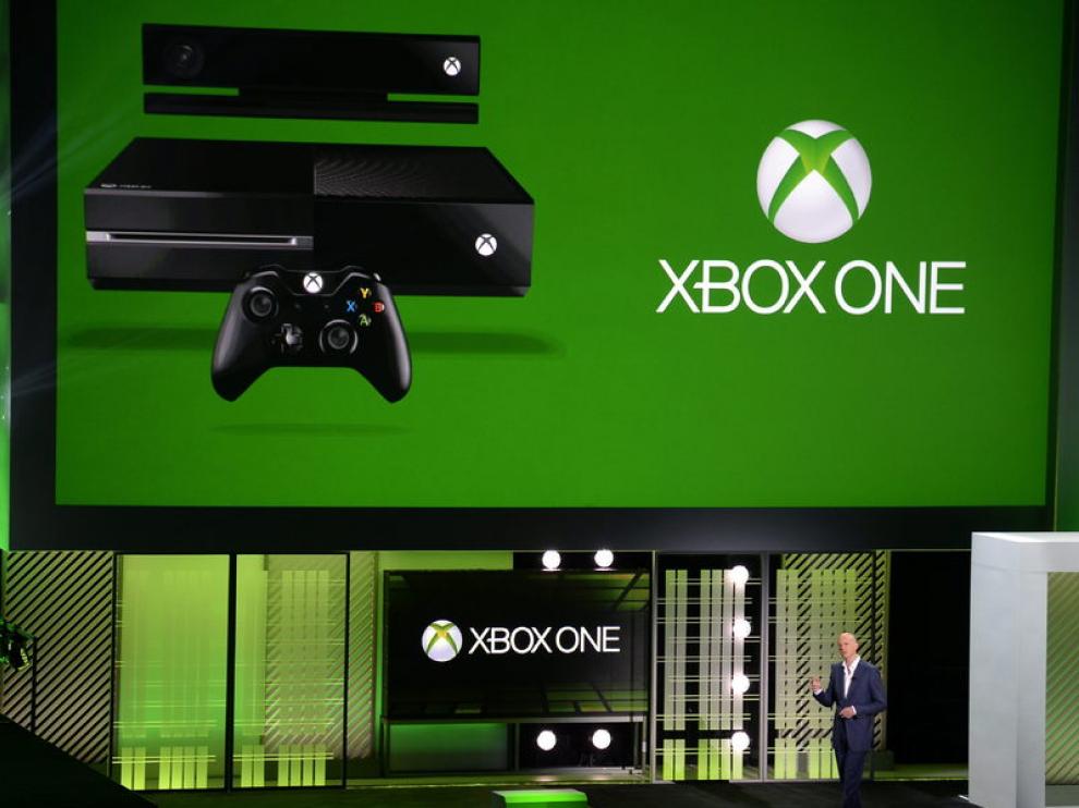 El vicepresidente corporativo de Microsoft, Phil Harrison, presenta XBox One