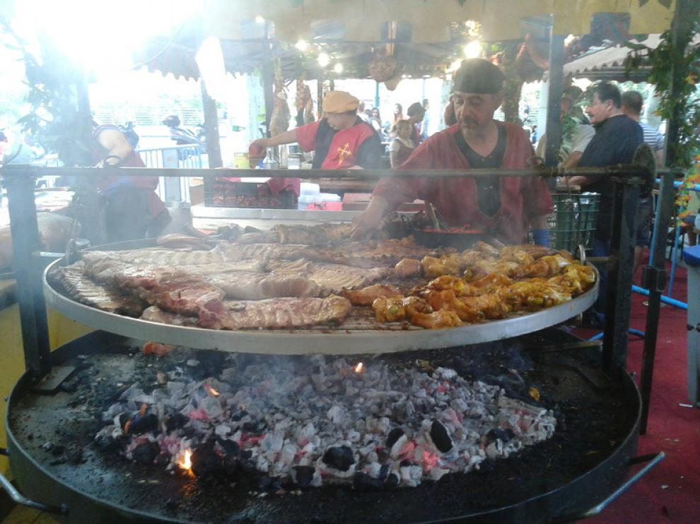 Uno de los puestos de comida del mercado