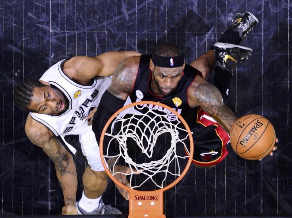 Una imagen del cuarto partido de la final de la NBA