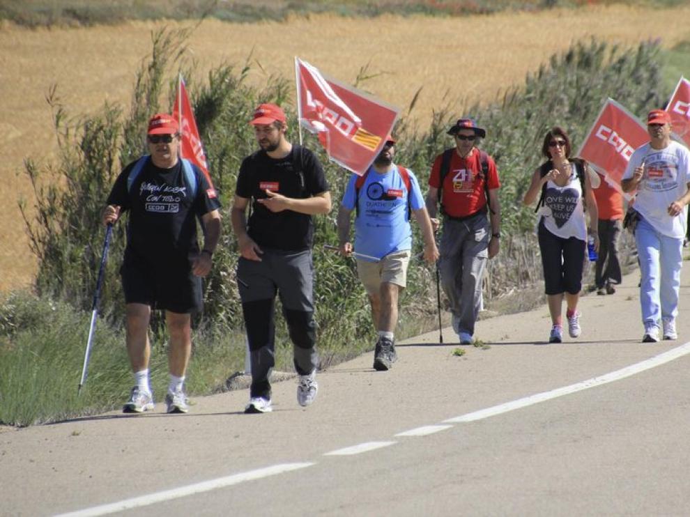 Marcha a pie de los sindicatos entre Huesca y Almudévar