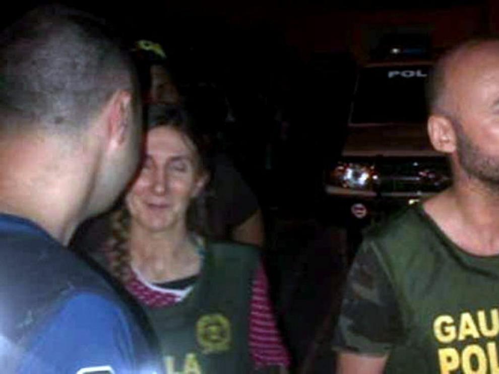 Fotografía de los españoles María Concepción Marlaska Sedano y Ángel Fernández Sánchez (d), tomada por los agentes que los liberaron esta madrugada