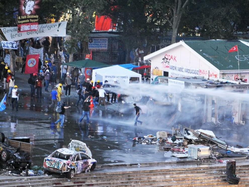 La policía actúa contra los manifestantes