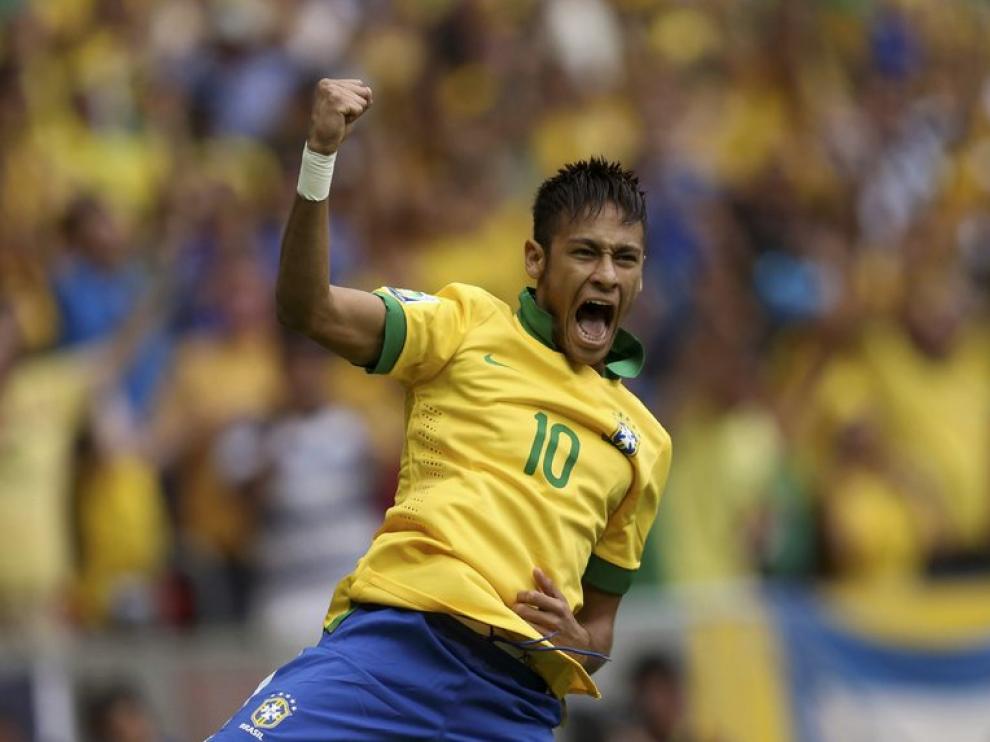 Neymar celebra el primer gol de Brasil