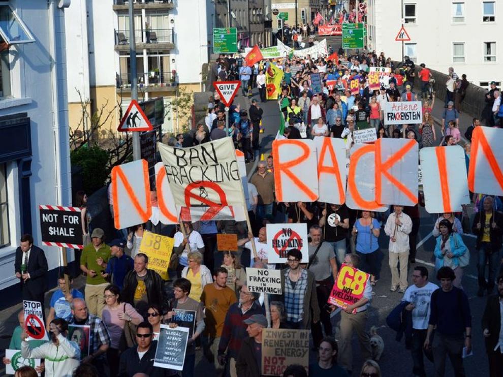 Manifestantes concentrados en Enniskillen
