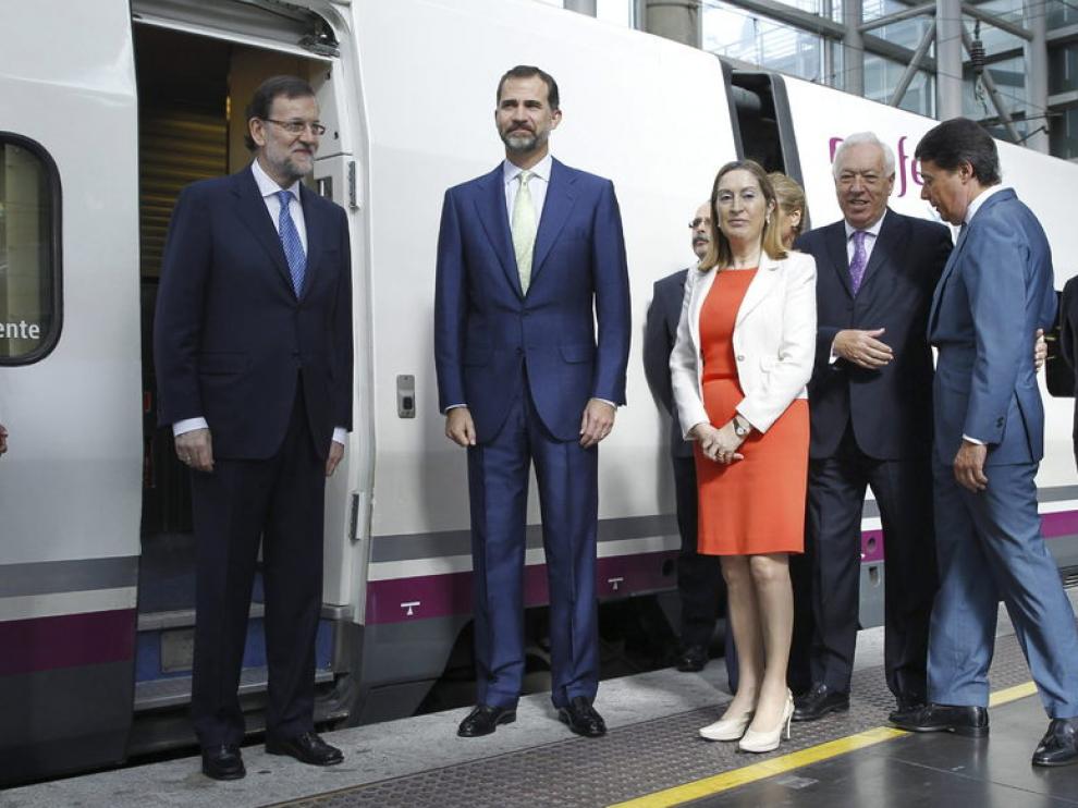 Rajoy y el Príncipe, junto a Pastor, Margallo y González