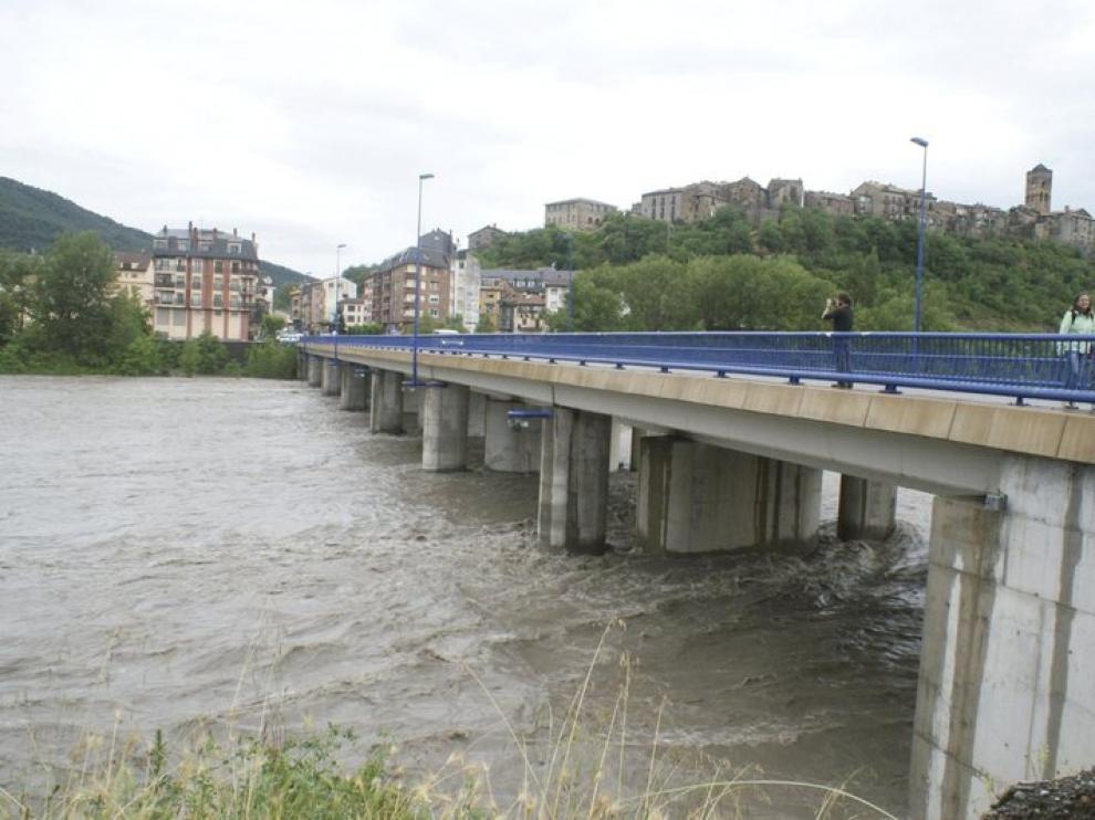 Río Cinca a su paso por Aínsa