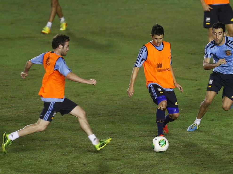 Mata y David Villa, en un entrenamiento de España