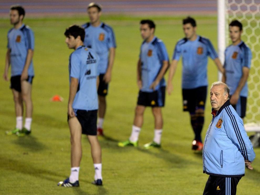 El seleccionador Vicente del Bosque y su equipo