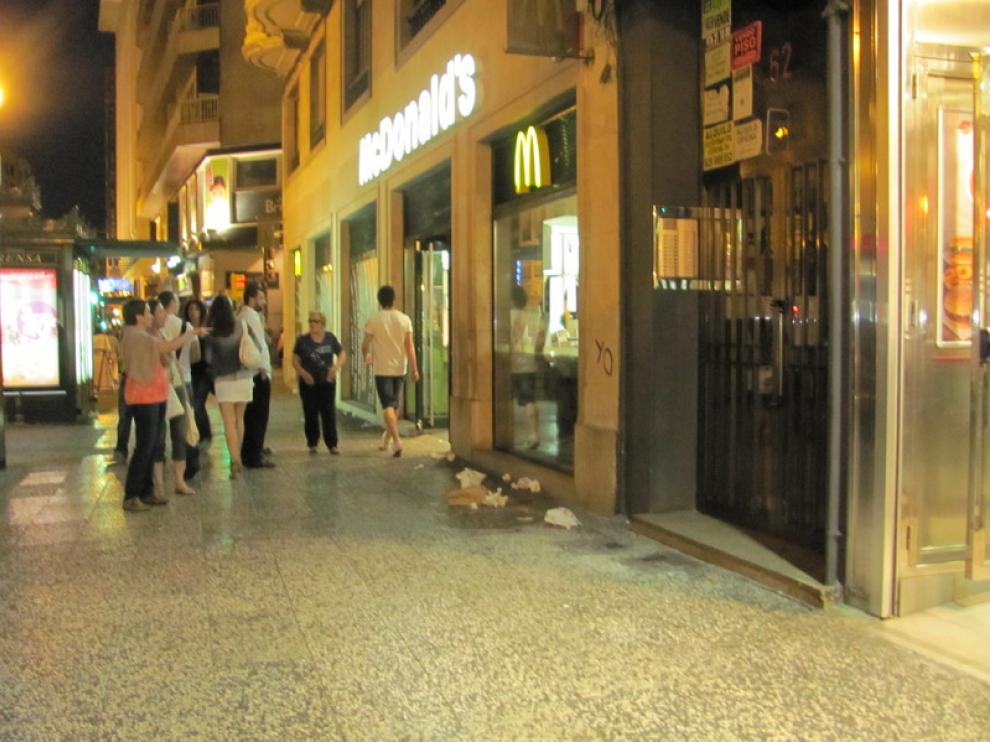 Suciedad en el entorno del Coso de Zaragoza