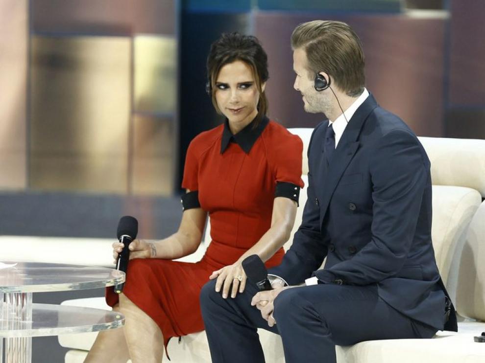 Victoria y Beckham, entrevistados por una televisión china