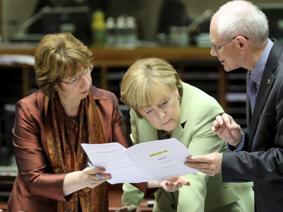Ashton, Merkel y Van Rompuy en la segunda jornada de la cumbre europea