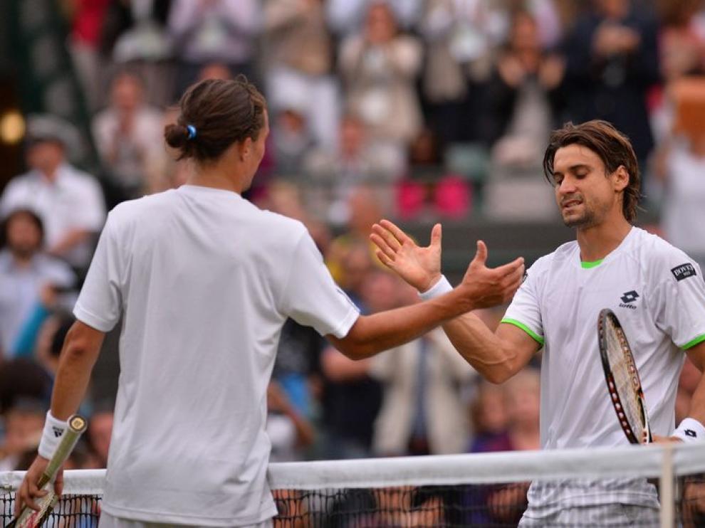Ferrer saluda a Dolgopolov al final del encuentro