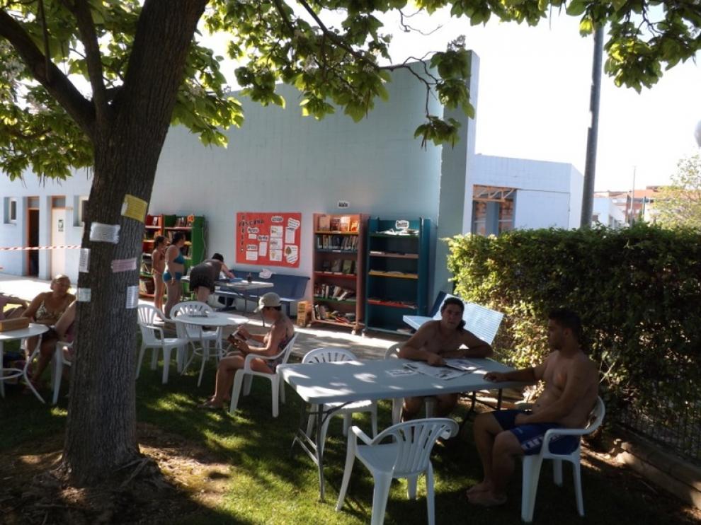 La Bibliopiscina de Huesca está contando con gran aceptación de los usuarios