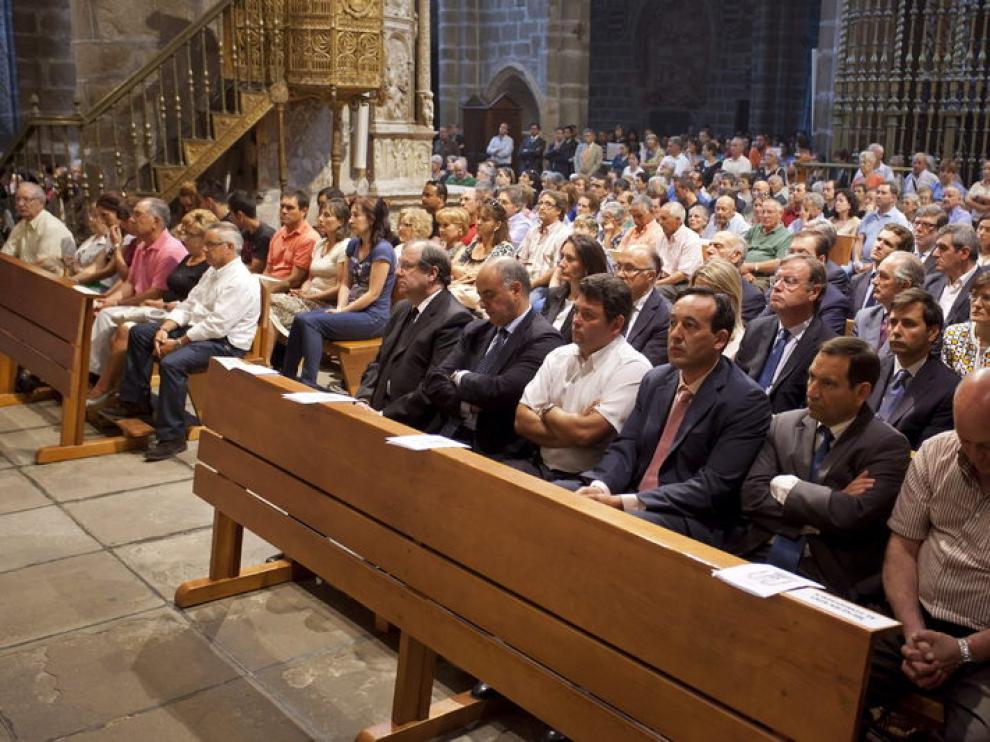 Los asistentes al funeral, en la Catedral de Ávila