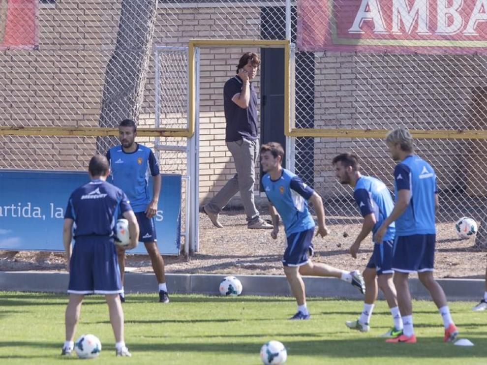 Javier Paredes, a la derecha de la foto, en un entrenamiento del Real Zaragoza