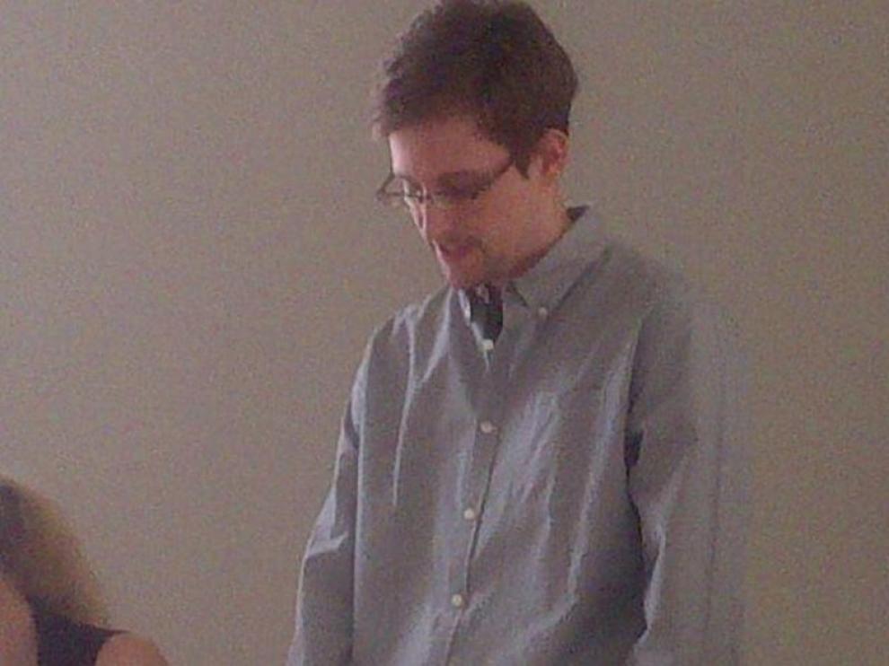 Snowden reapareció este viernes en el aeropuerto de Moscú