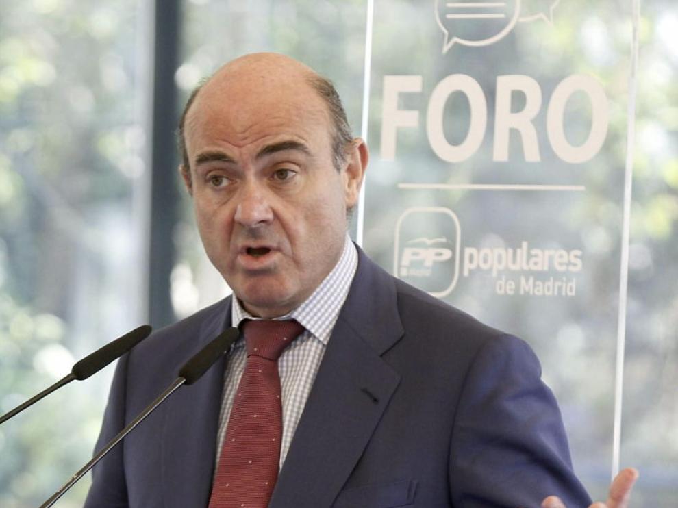 El ministro asegura que en España existe "estabilidad política".