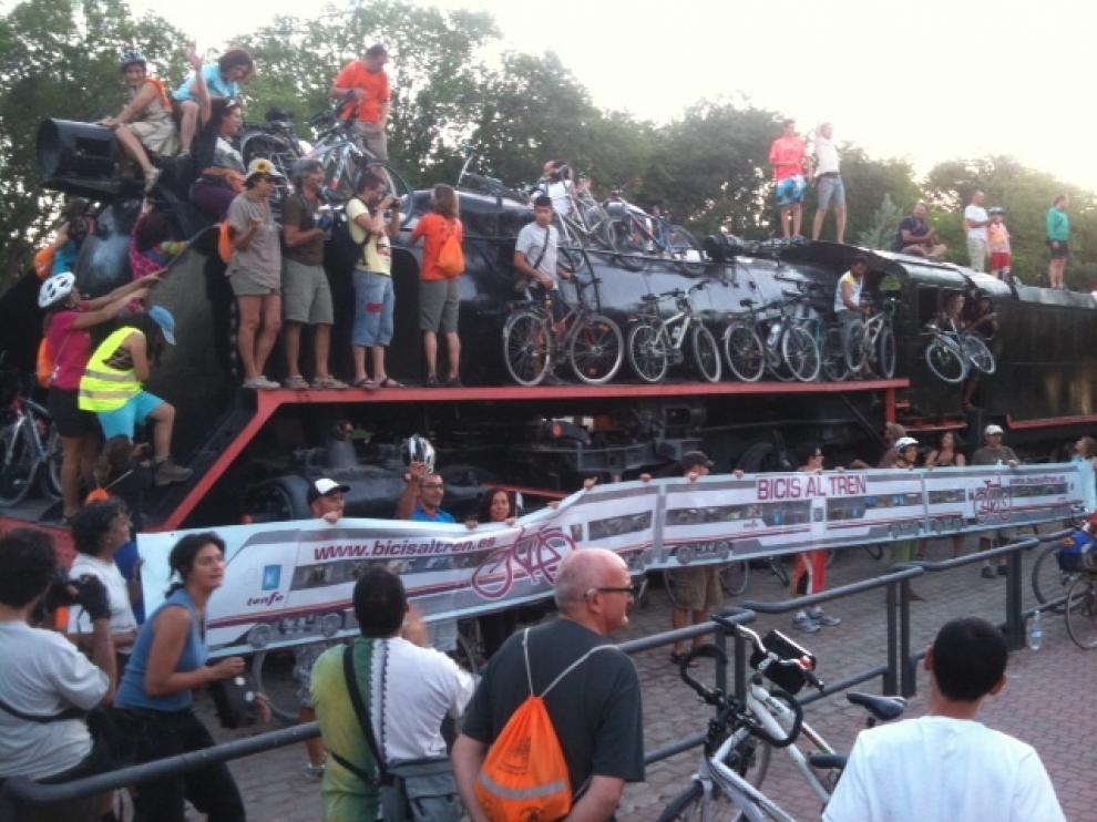 Protesta del colectivo 'Bicis al tren'