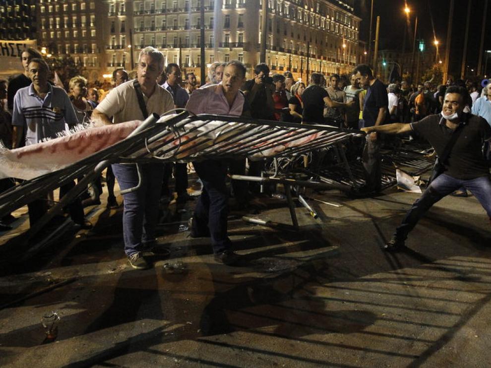 3.000 personas se manifestaron en el Parlamento.