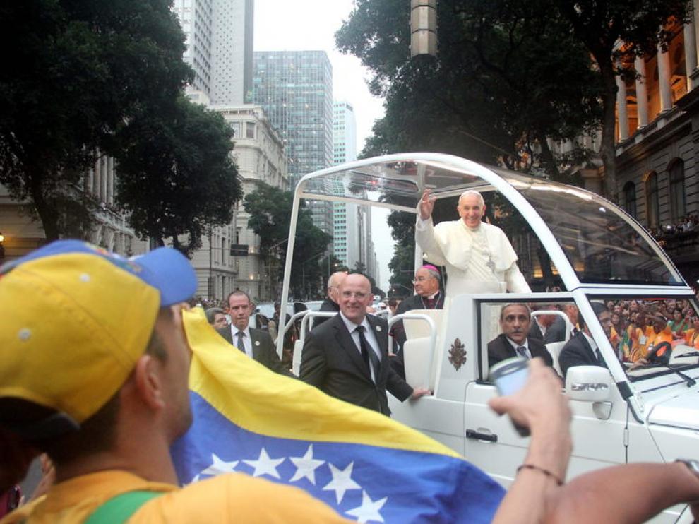 El Papa ha llegado este lunes a Rio para celebrar la Jornada Mundial de la Juventud.
