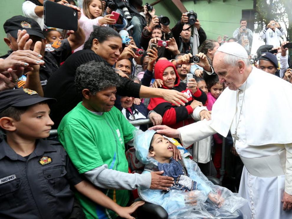El Papa, durante su visita a la favela de Varginha.