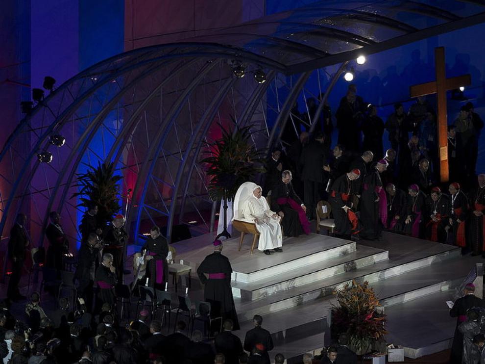 El Papa, en el escenario que se instaló en Copacabana.