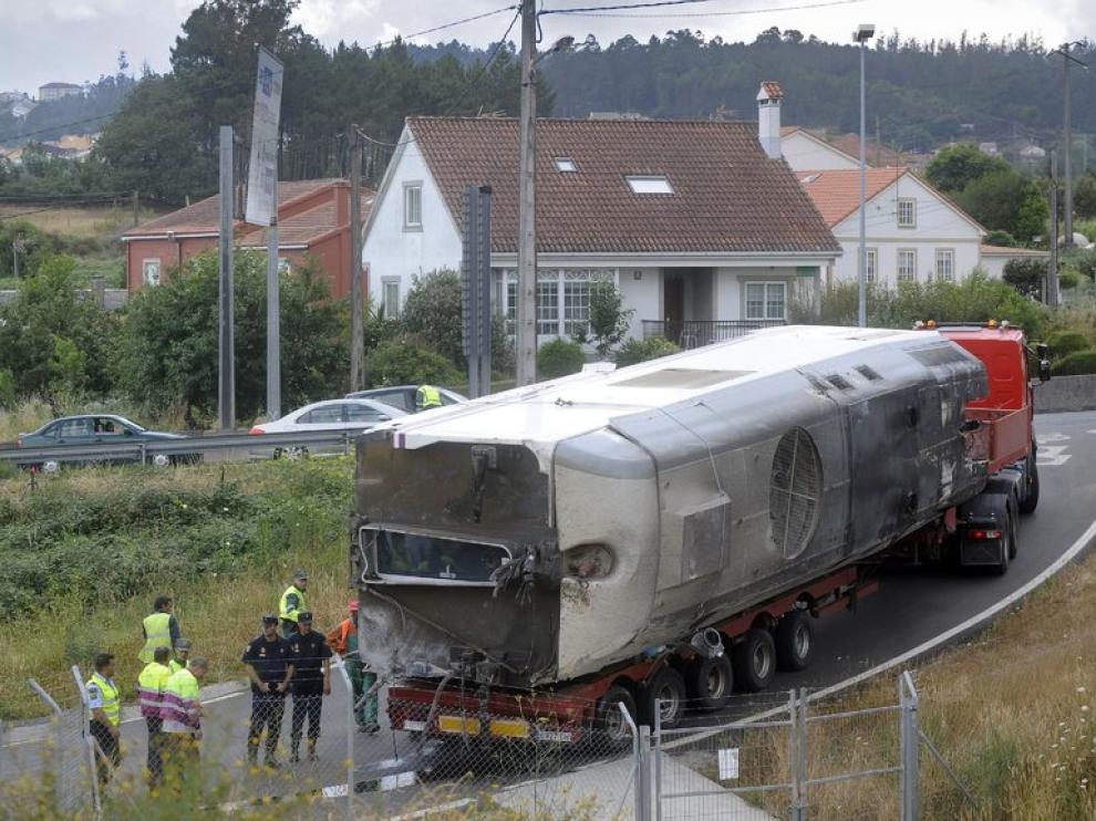 Restos del tren accidentado en Santiago