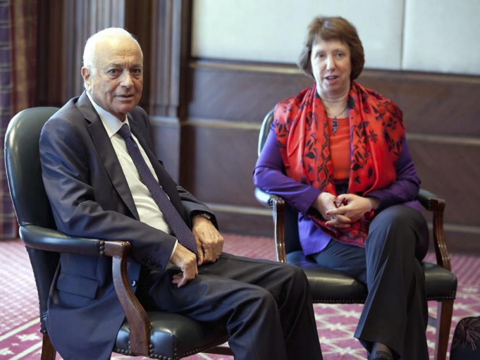 Ashton, durante su encuentro con el secretario nacional de la Liga Árabe, Nabil al Arabi