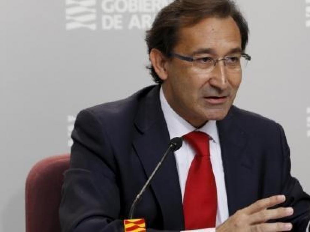 El consejero de Hacienda, Jose Luis Saz