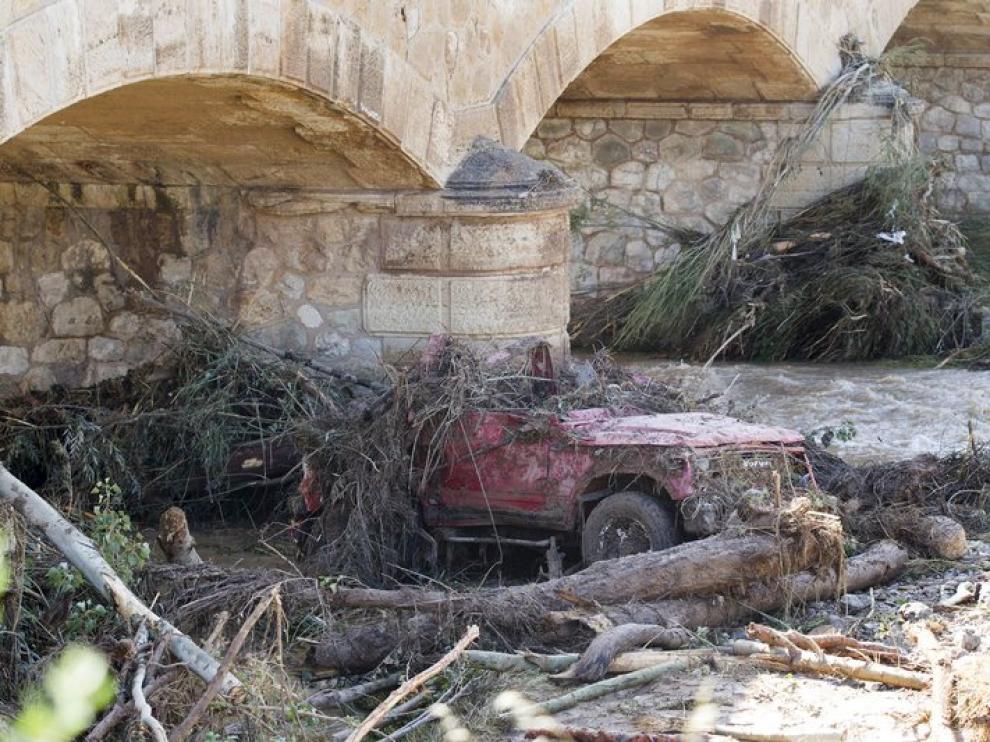 El coche del desaparecido fue encontrado junto al puente de Oliete