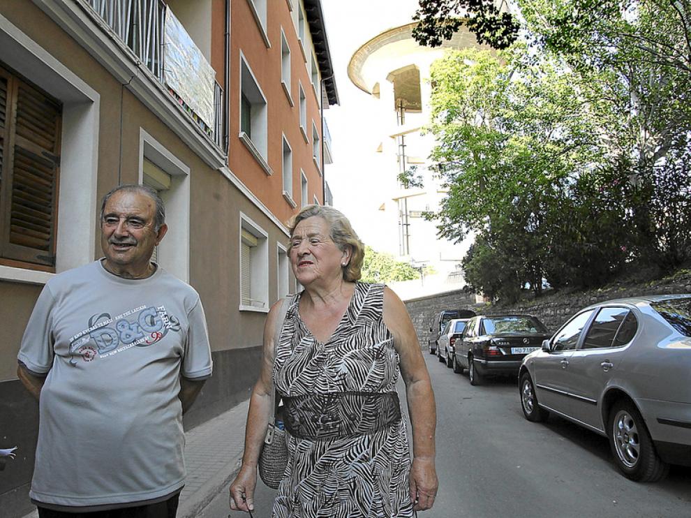 Antonio Alagón y Pilar Castán, residentes en una de las 88 viviendas del conjunto Madre Pilar.