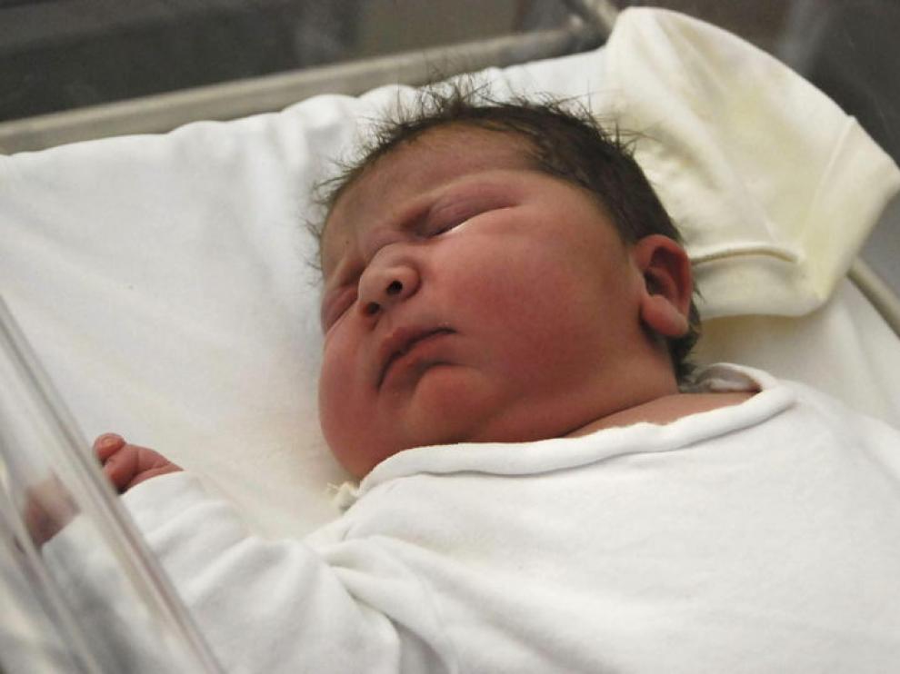 La bebé de 6,20 kilos que una residente británica ha dado a luz en Denia