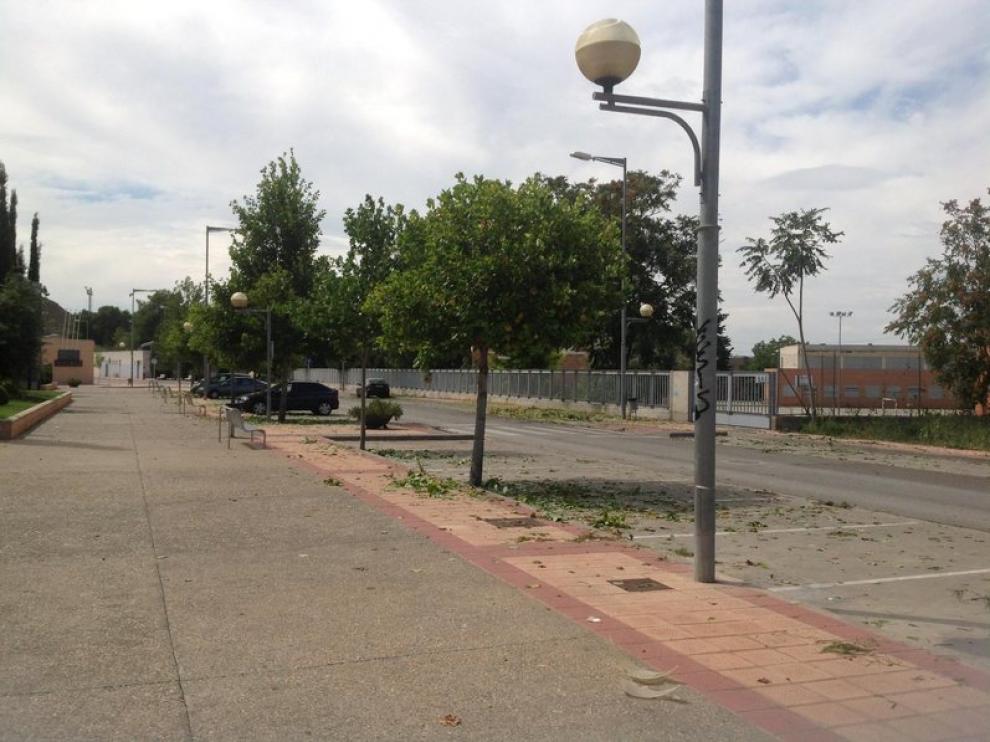 Daños en el mobiliario urbano tras la granizada de Monzón
