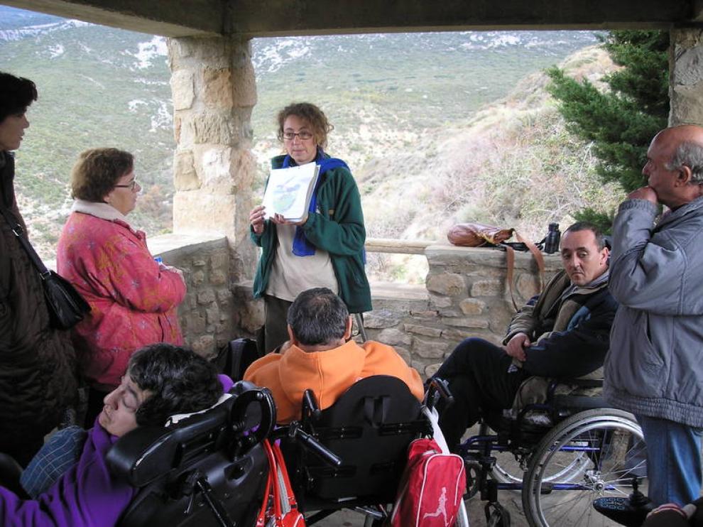 Un grupo de discapacitados visitando Guara
