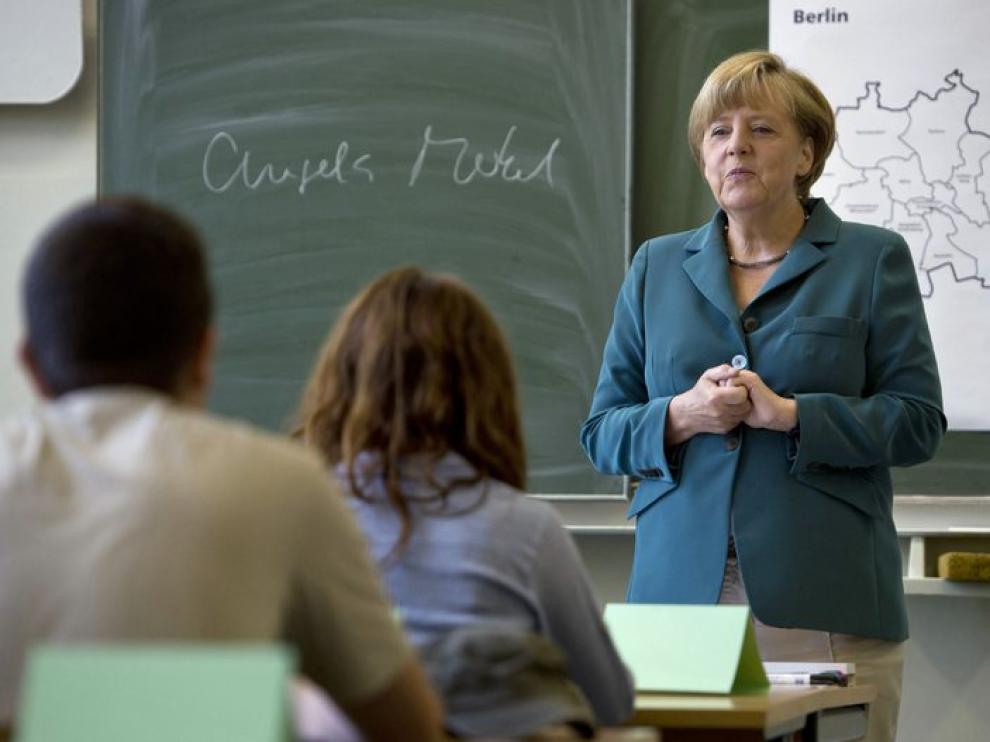 Angela Merkel se presentó ante los alumnos de secundaria.