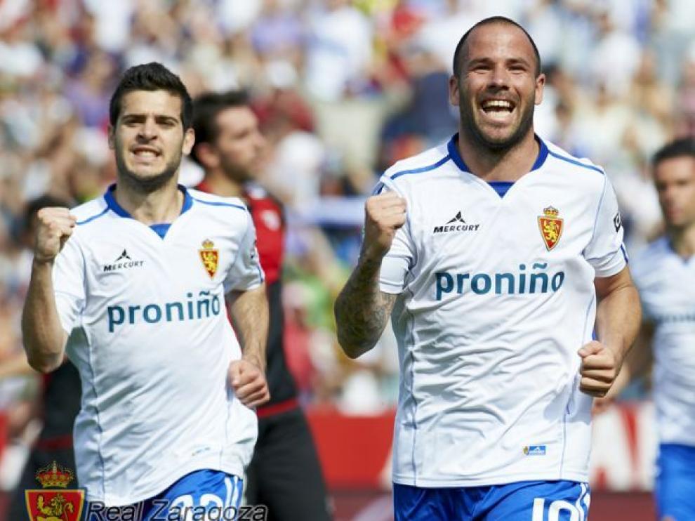 Apoño celebra un gol con el Real Zaragoza
