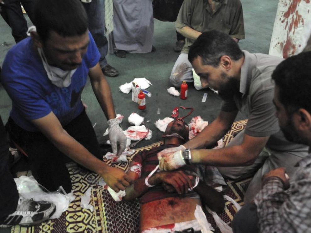 Un hombre herido en la Mezquita de Al Fath