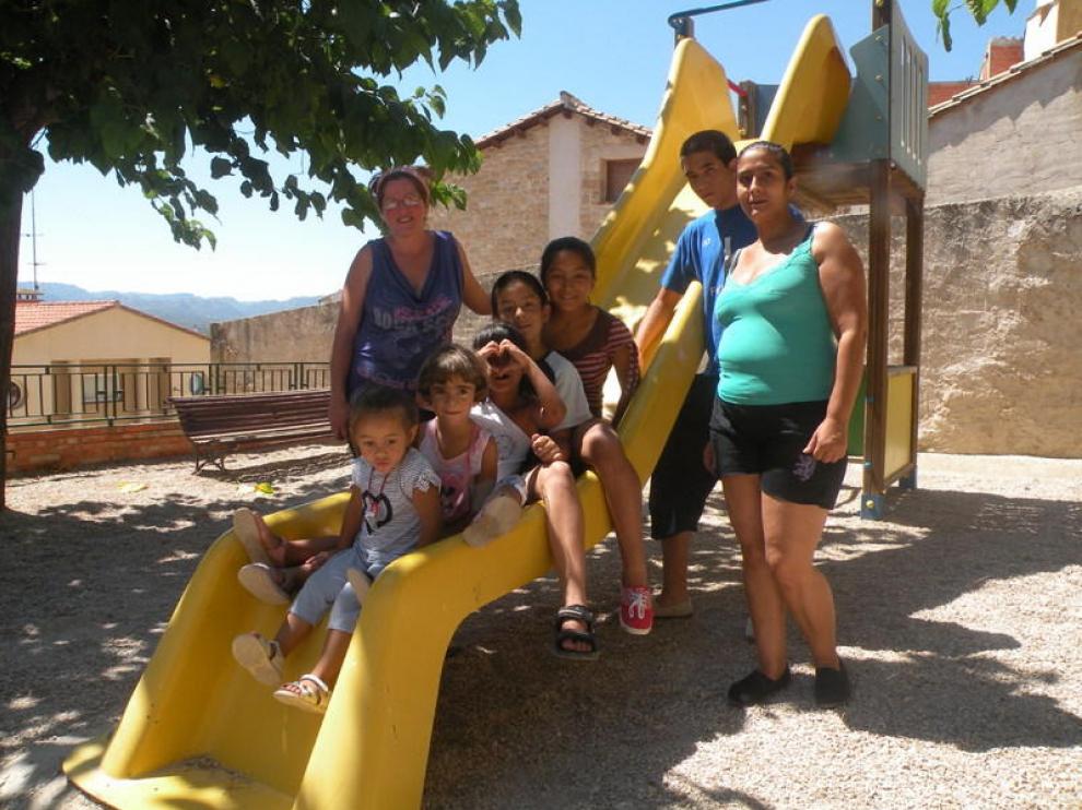 Las dos familias que llegaron a Lledó el año pasado