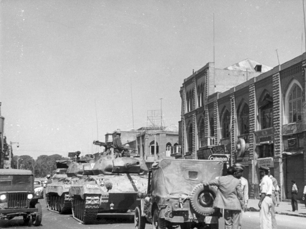 Tanques en Teheran durante el golpe.