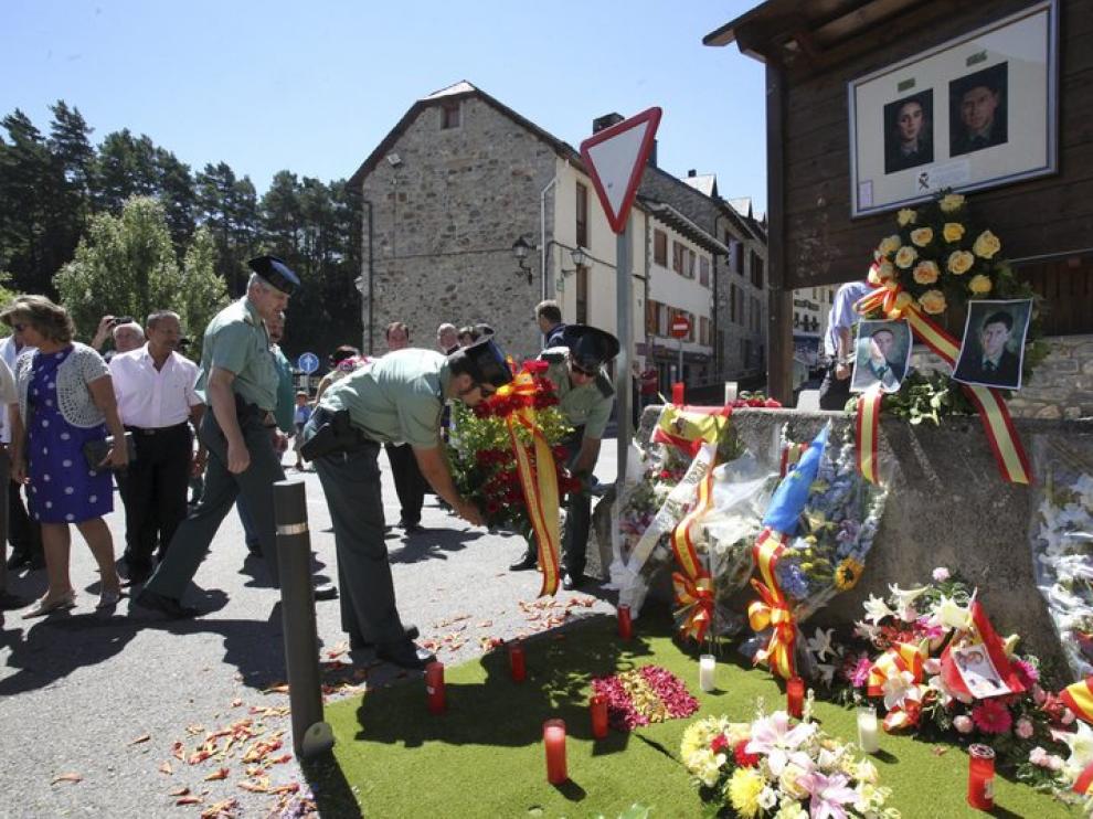 Homenaje a los dos guardias civiles asesinados por ETA hace 13 años